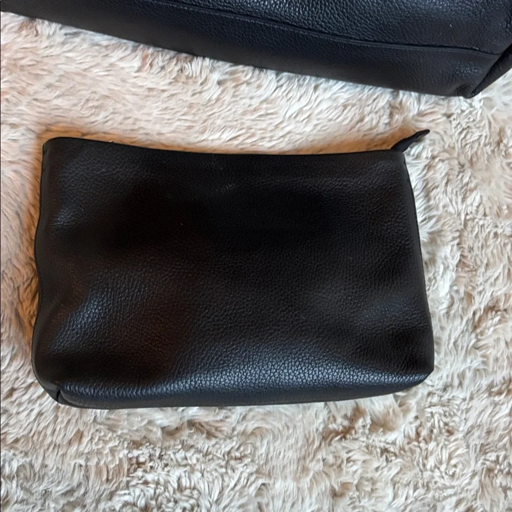 Cuyana Small Zipper Tote and Toiletries Set Black - Picture 9 of 11